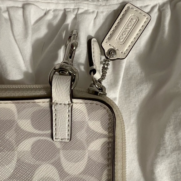 Coach tablet or clutch case - Picture 4 of 8